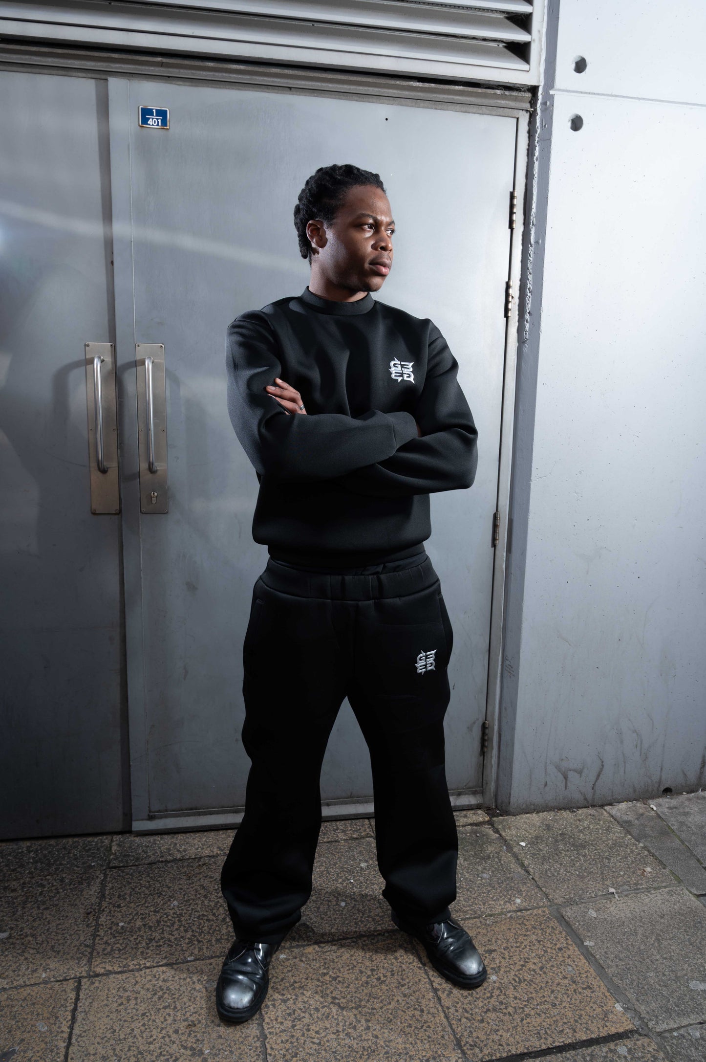 SCUBA JOGGERS: MODEL-001